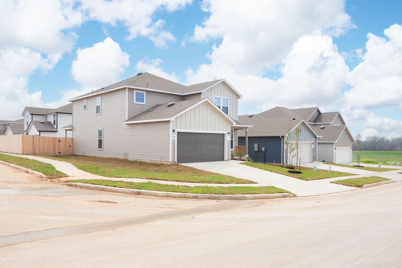 527 Autumn Rouge - Photo 2 of 18