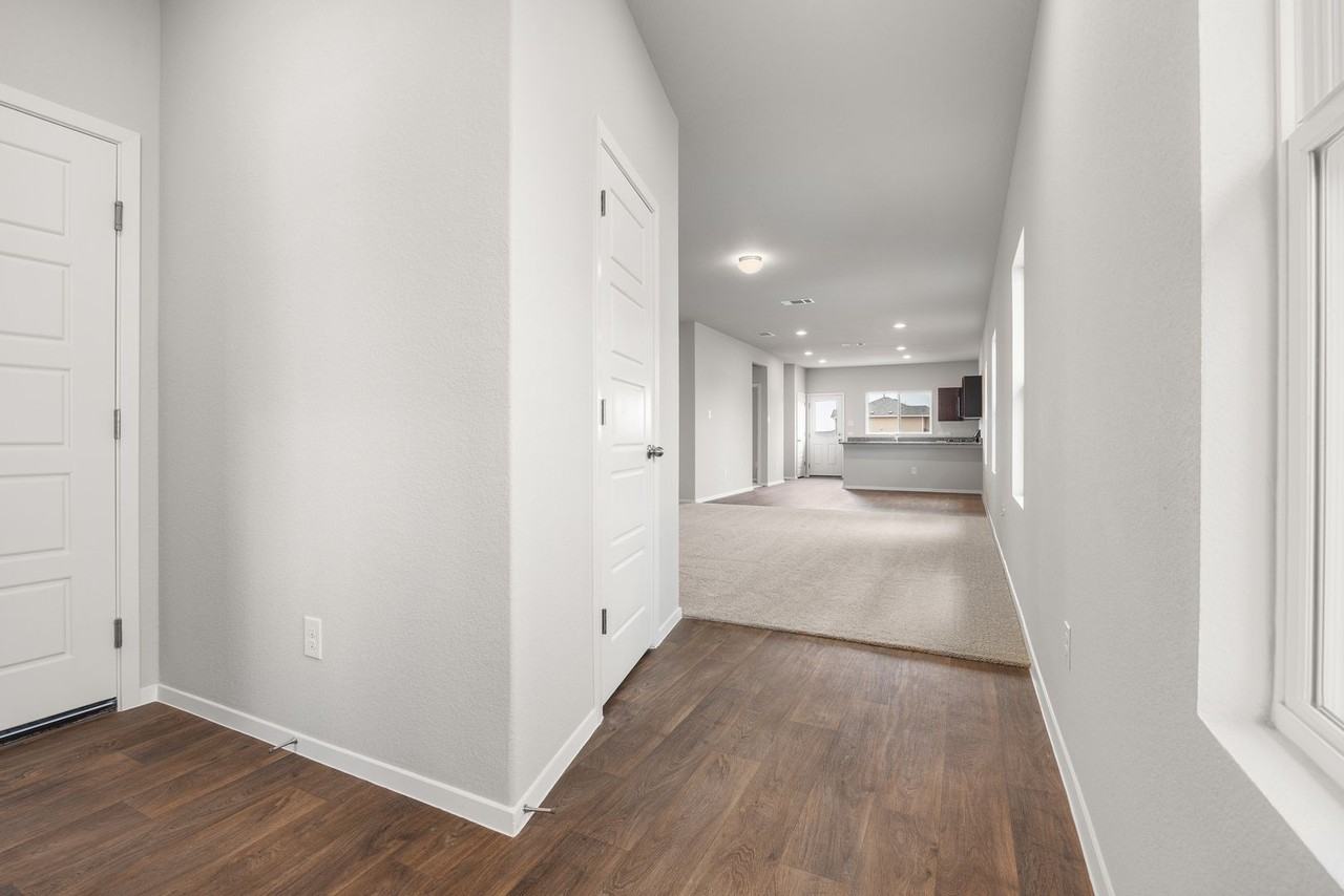 171 Haywood Mnr - Photo 3 of 15