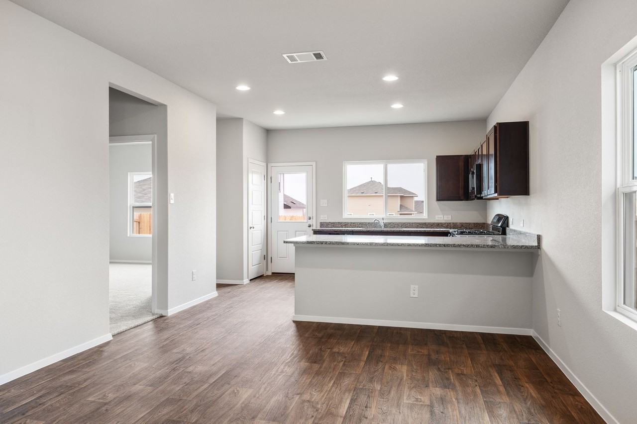 171 Haywood Mnr - Photo 6 of 15