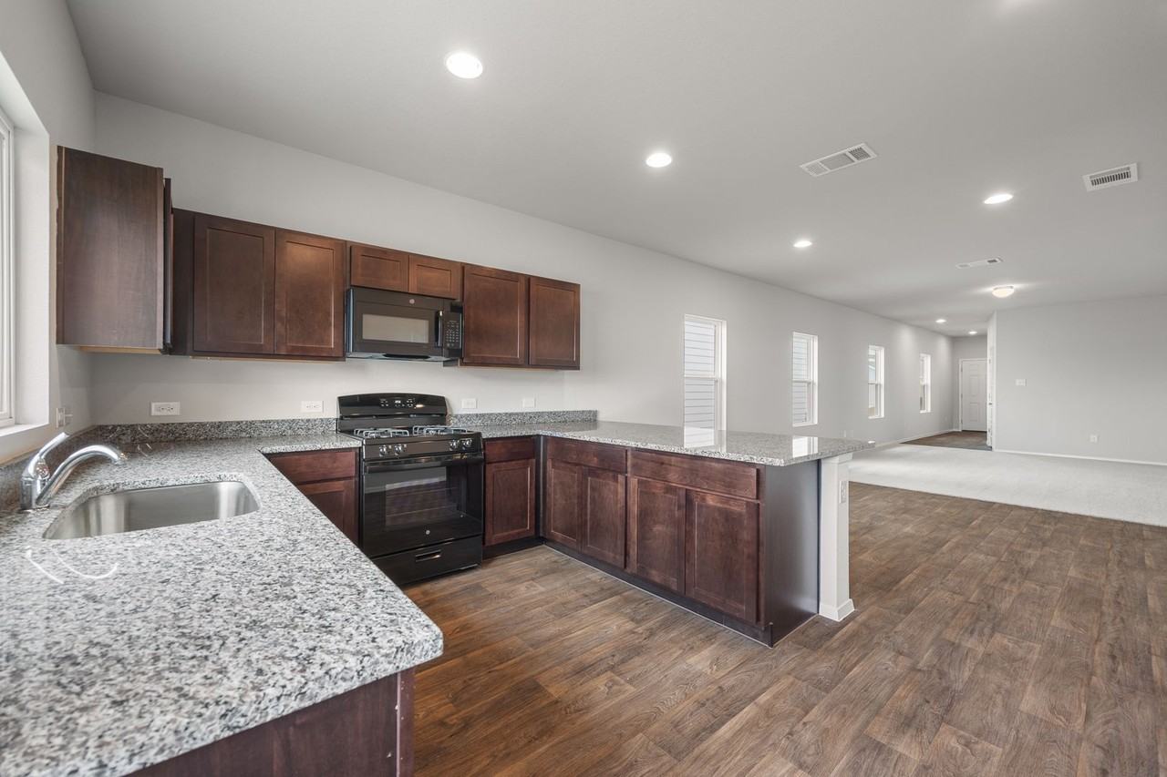 171 Haywood Mnr - Photo 7 of 15