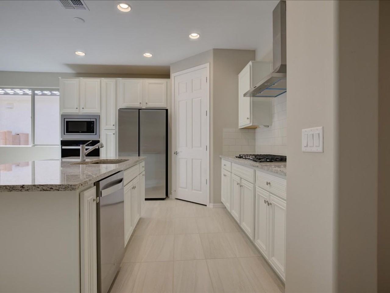 13466 E Joseph Mills Ln - Photo 5 of 40