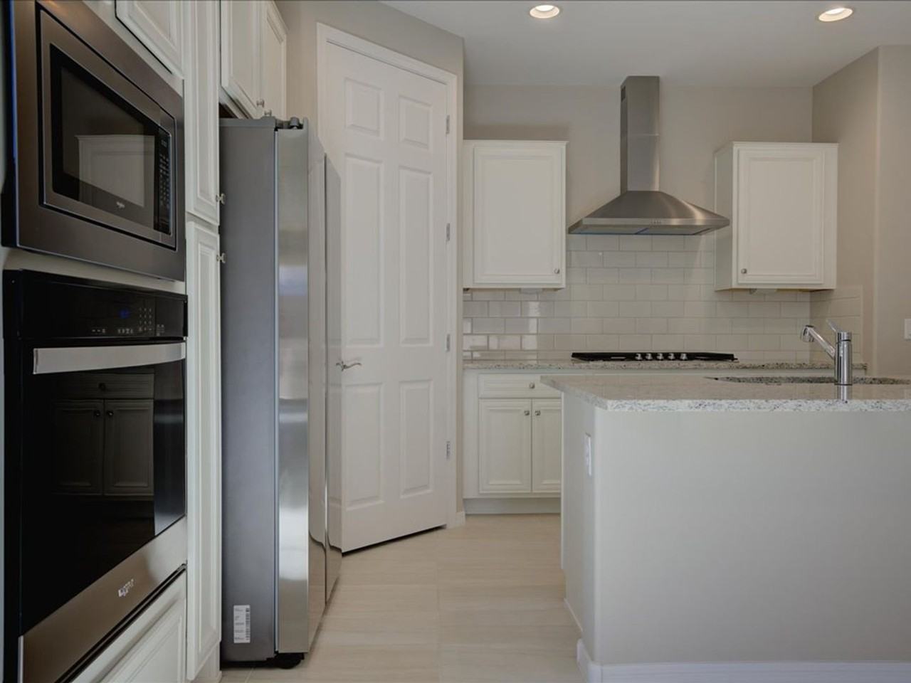 13466 E Joseph Mills Ln - Photo 7 of 40