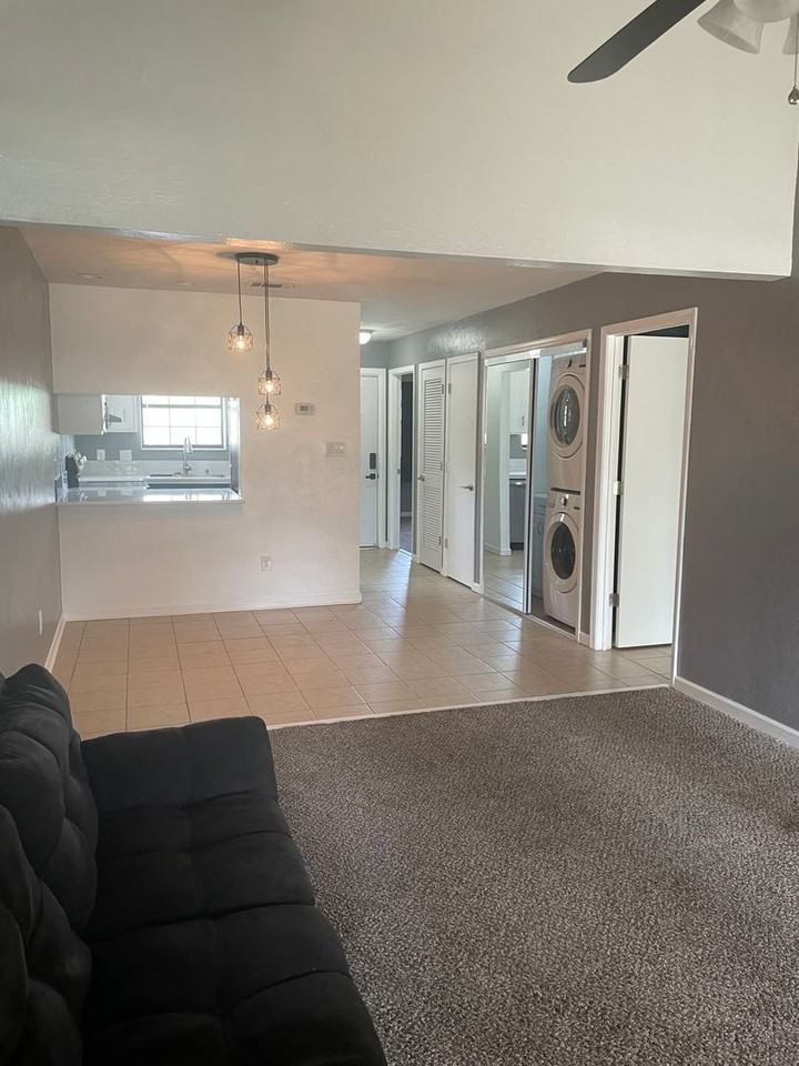 1108 Greentree Ct Apt J - Photo 3 of 15