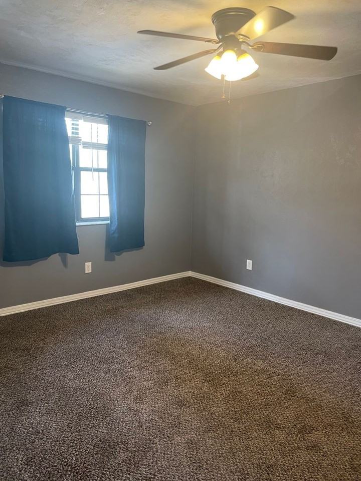 1108 Greentree Ct Apt J - Photo 6 of 15