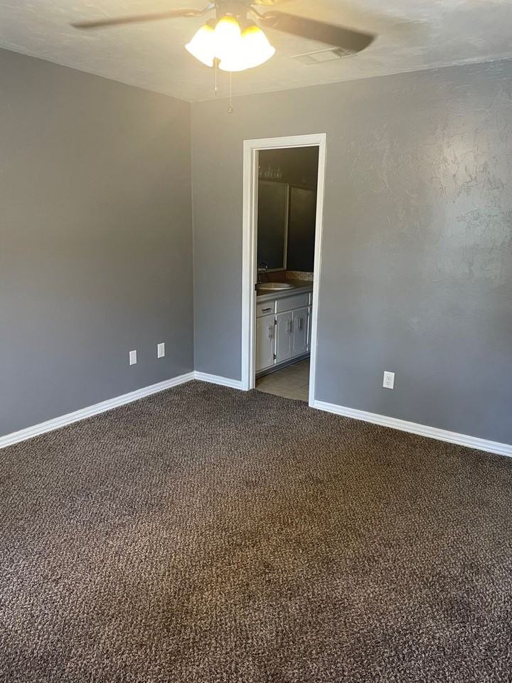 1108 Greentree Ct Apt J - Photo 7 of 15