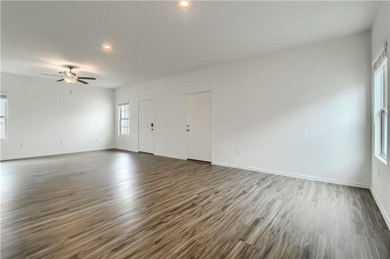 7213 Tonka Ln - Photo 2 of 32