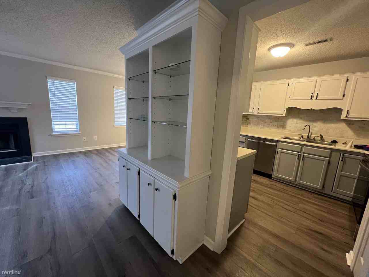 731 Shelby Dr #D - Photo 2 of 25