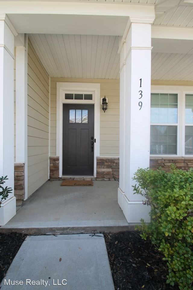 139 Sycamore Dr - Photo 3 of 30