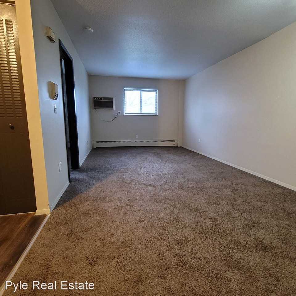 4912 Douglas Rd. - Photo 2 of 8