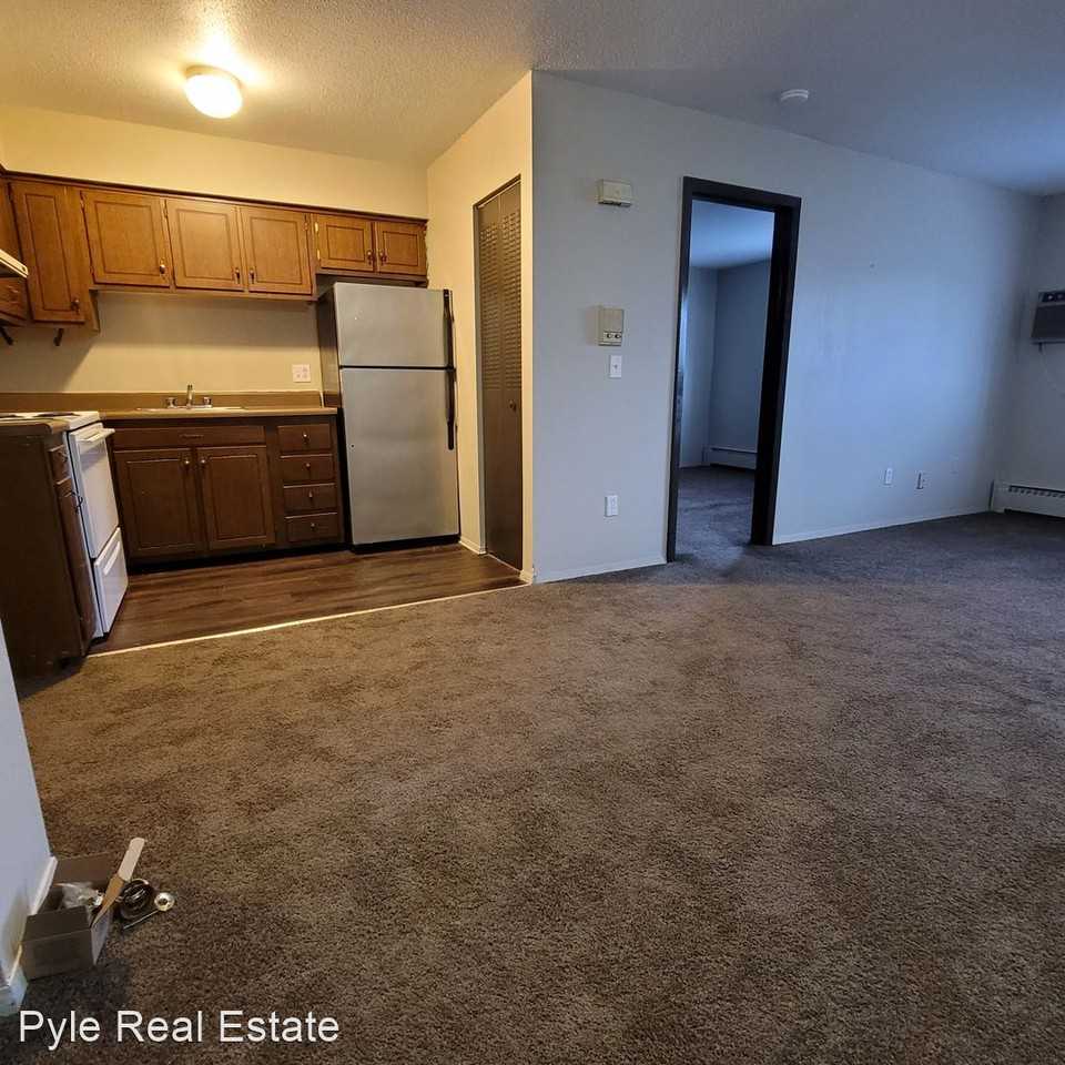 4912 Douglas Rd. - Photo 3 of 8