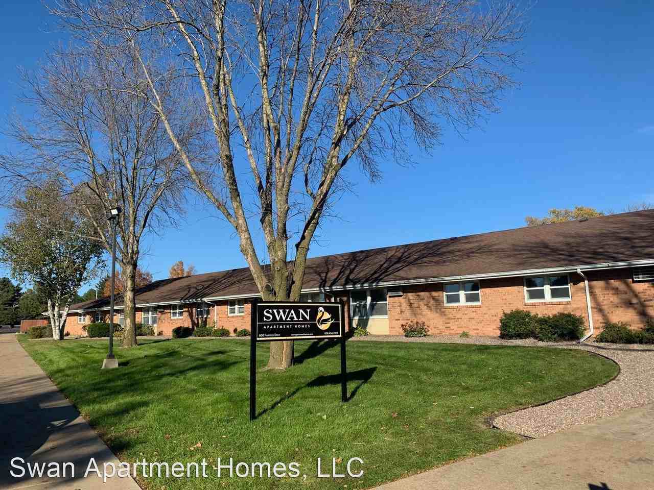 All one level, beautifully renovated units! - Photo 2 of 2