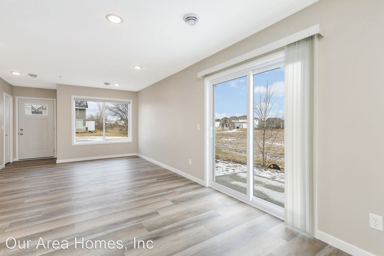 6064 Manchester Ave Ne - Photo 3 of 11