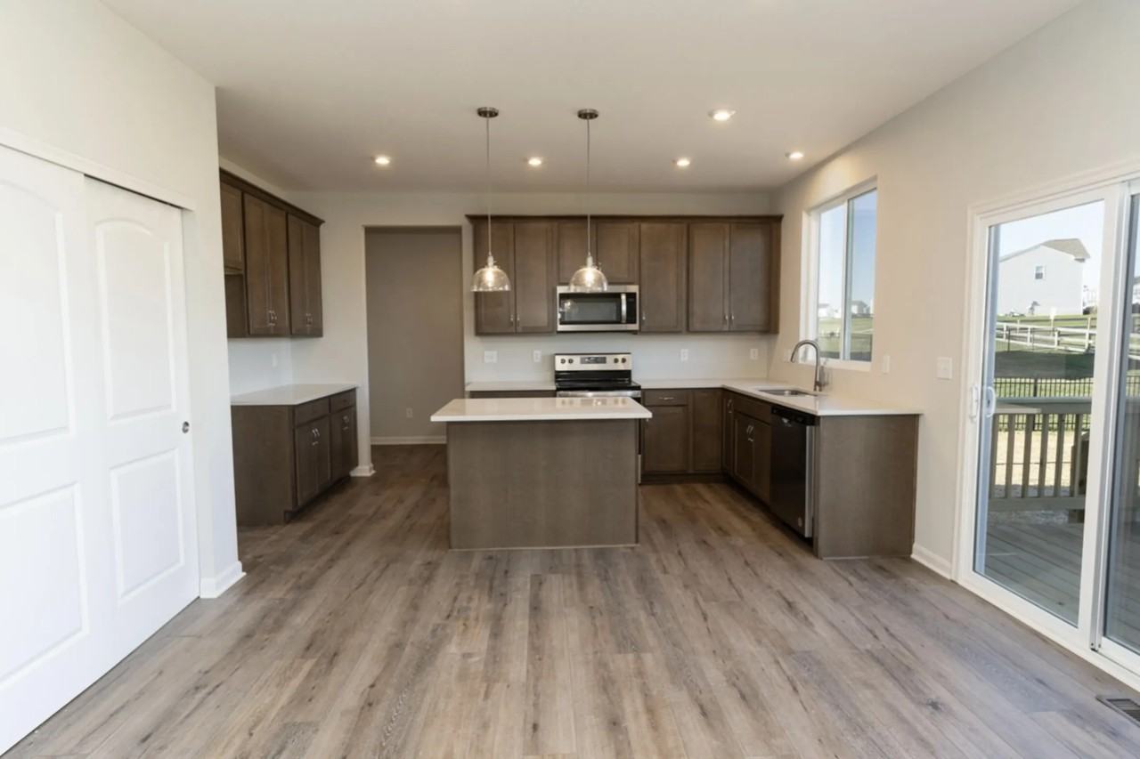 400 Champagne Ln - Photo 2 of 29