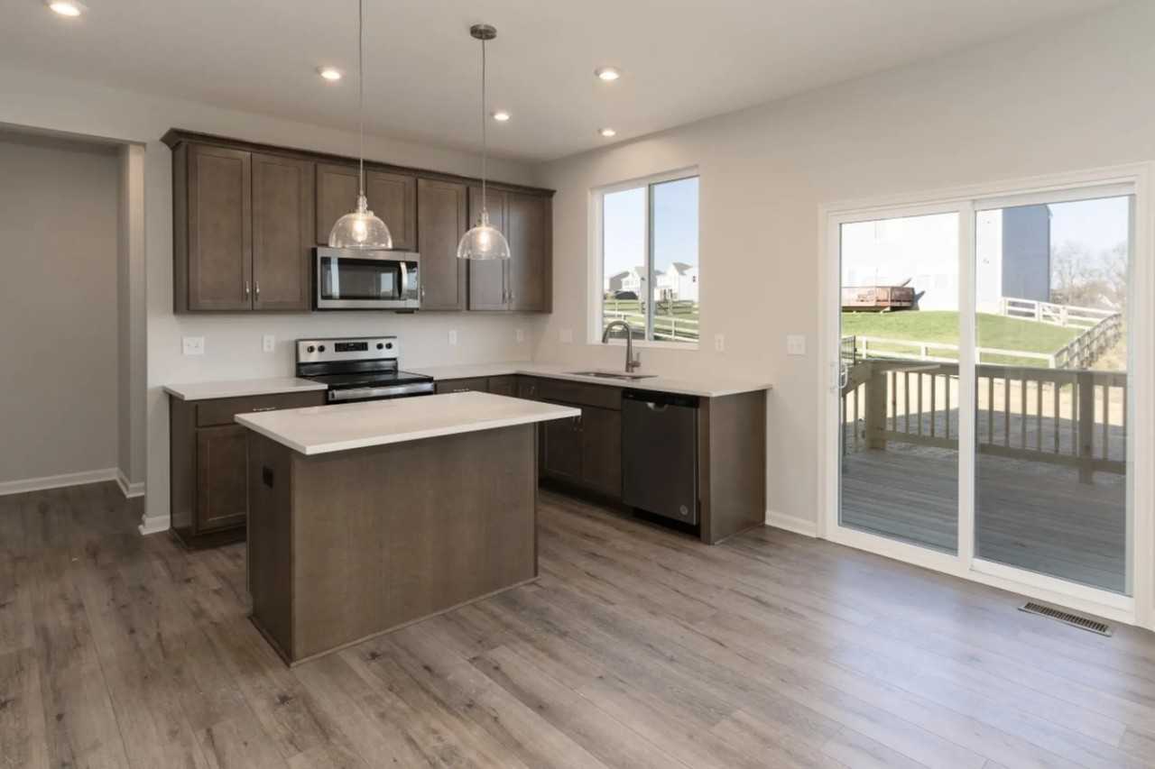 400 Champagne Ln - Photo 3 of 29