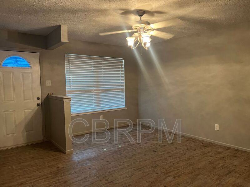 1205 6th St - Photo 3 of 10