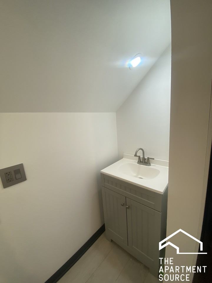 4728 N Kennicott Ave - Photo 2 of 20