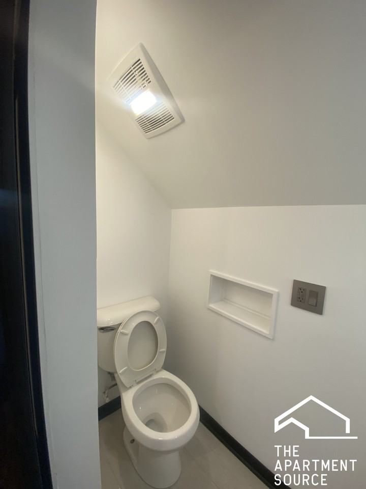 4728 N Kennicott Ave - Photo 3 of 20