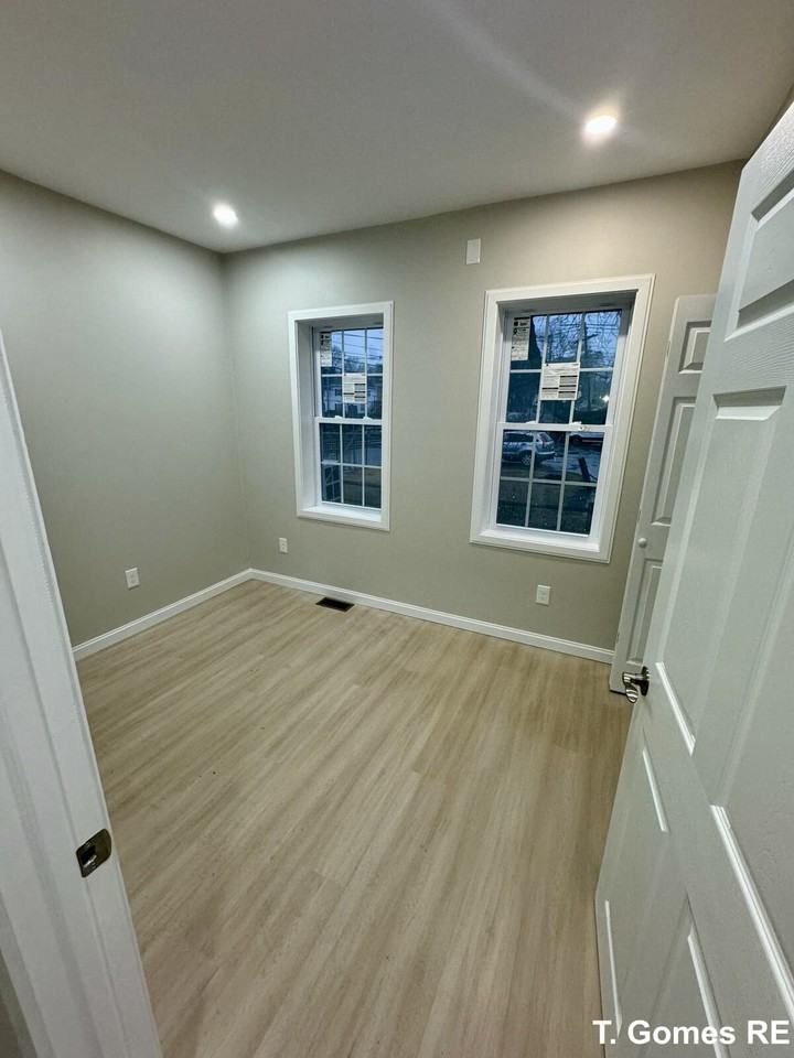 157 Pearl St #1 - Photo 5 of 15