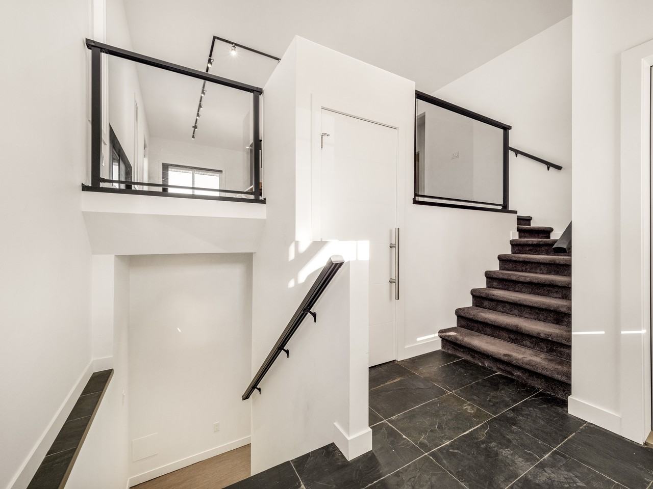 351 Skeena Cres W - Photo 2 of 10