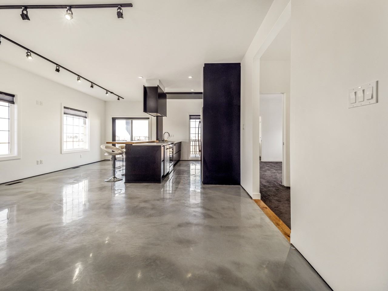 351 Skeena Cres W - Photo 3 of 10