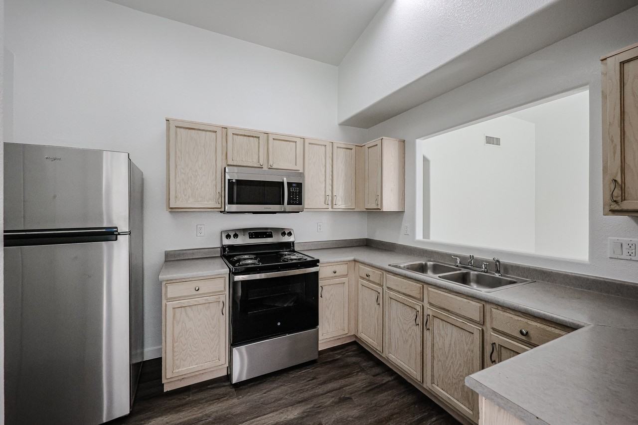 12731 W Sharon Dr - Photo 7 of 45