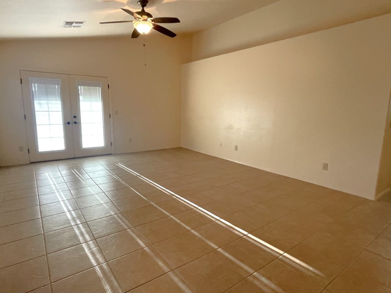 465 S Wildrose - Photo 2 of 21