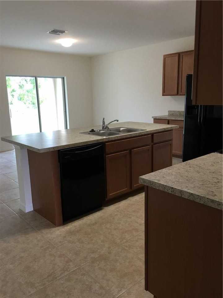 1303 Sw 25th Ter - Photo 2 of 6