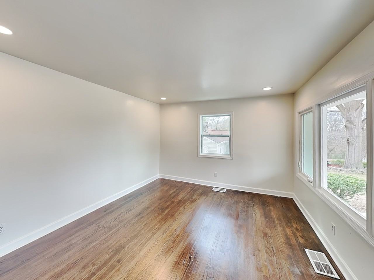 1958 Maywood Pl Nw - Photo 3 of 16