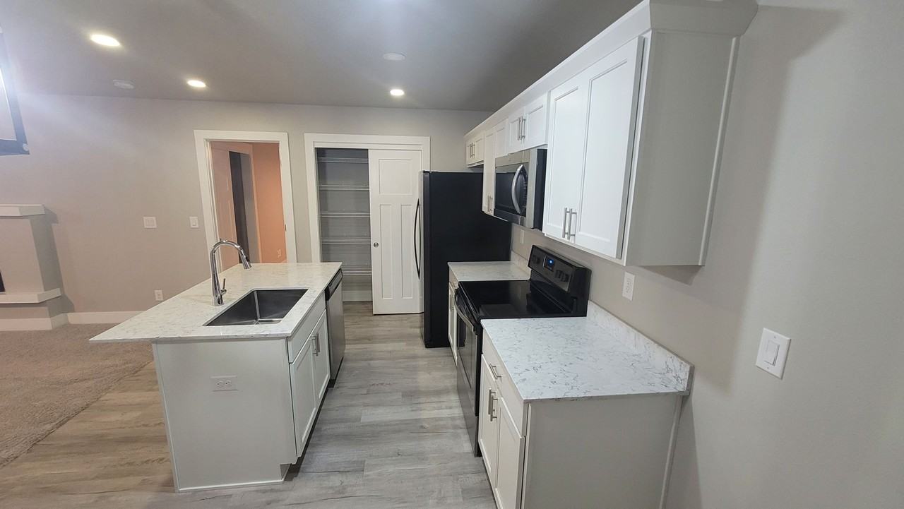 1504 Ne Polk Dr - Photo 3 of 7