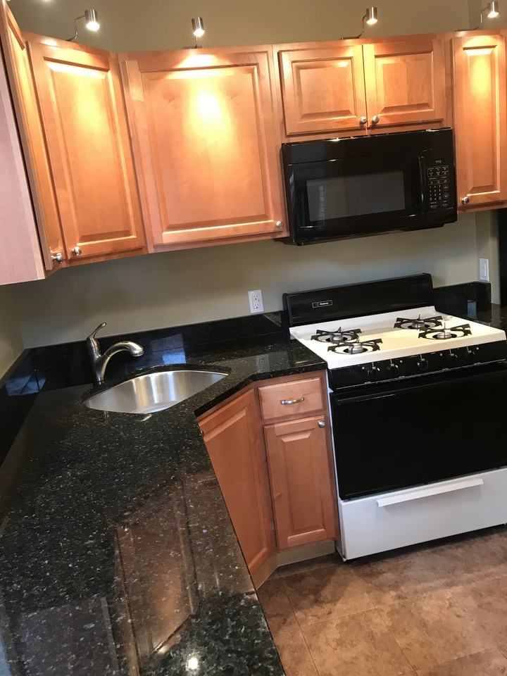 252 42nd St #1stFL - Photo 3 of 30