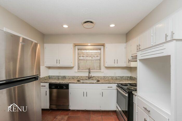 1203 Pineview Dr - Photo 2 of 17