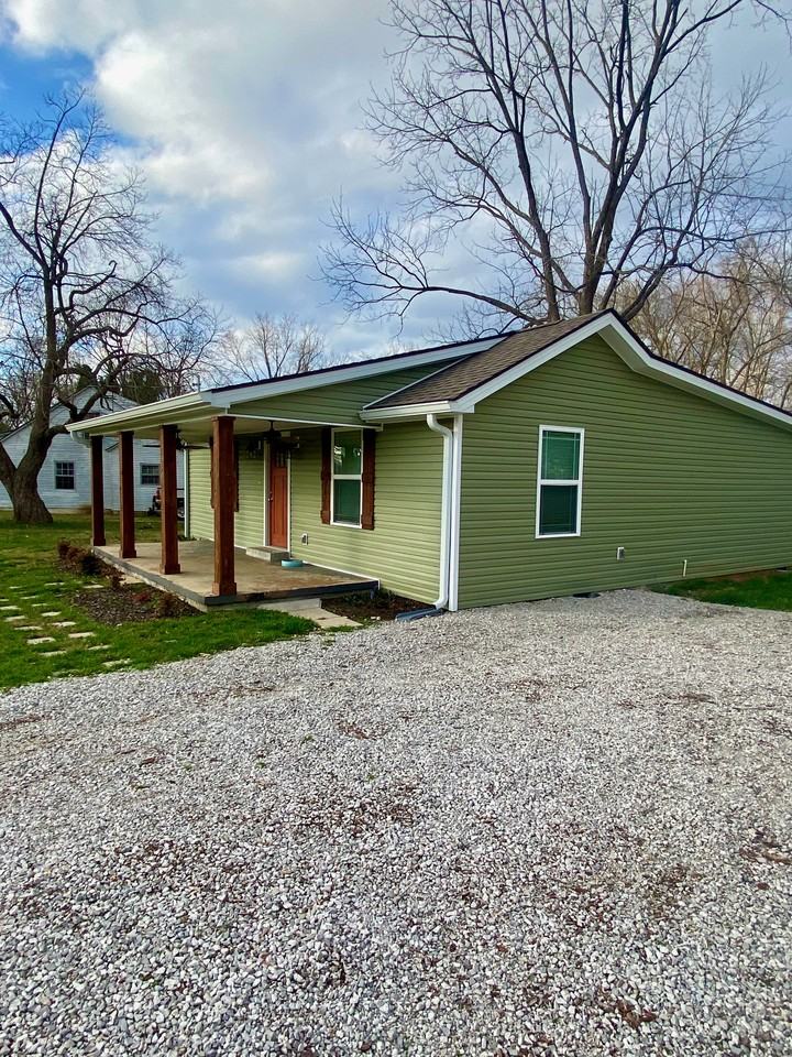 307 Circle Drive - Photo 2 of 15