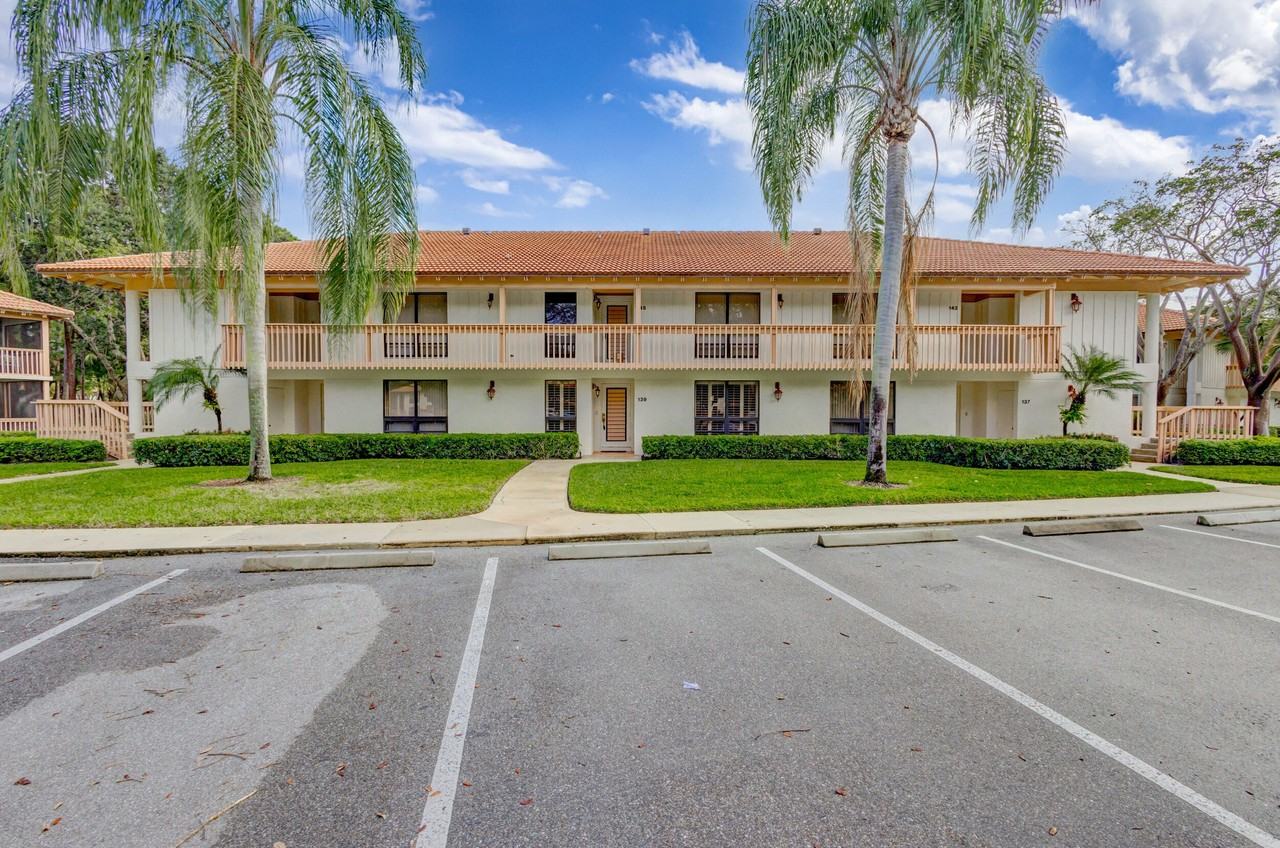 139 Brackenwood Rd, Palm Beach Gardens, FL 33418 2 Bedroom Condo for