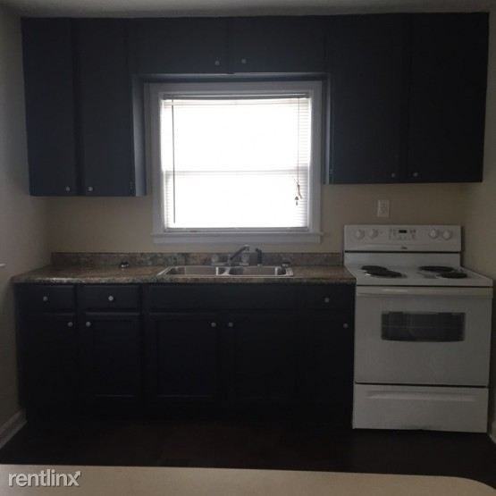 2151 Admiral Dr - Photo 2 of 8