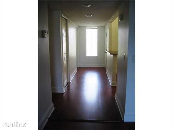 302 Lakeview Dr - Photo 2 of 16