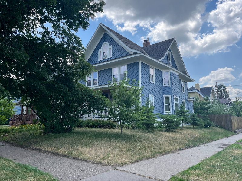 916 Marshall Ave - Photo 4 of 48