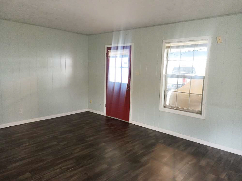 416 1/2 S Avenue J - Photo 2 of 12