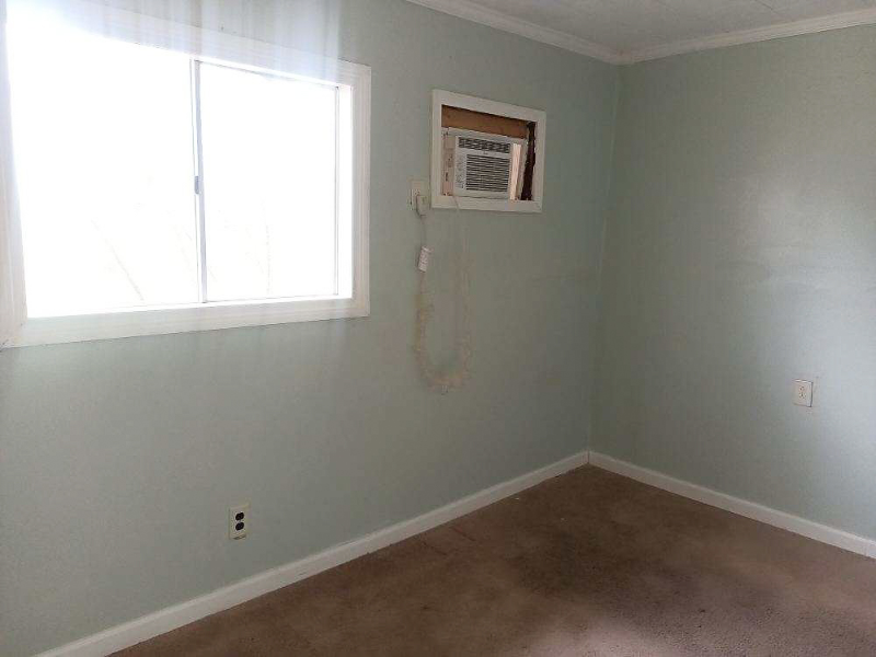 416 1/2 S Avenue J - Photo 4 of 12