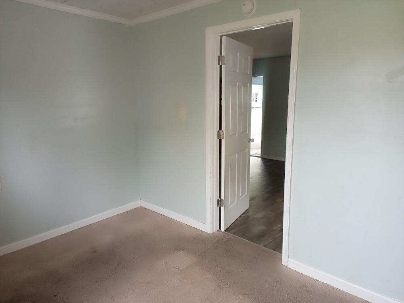 416 1/2 S Avenue J - Photo 5 of 12