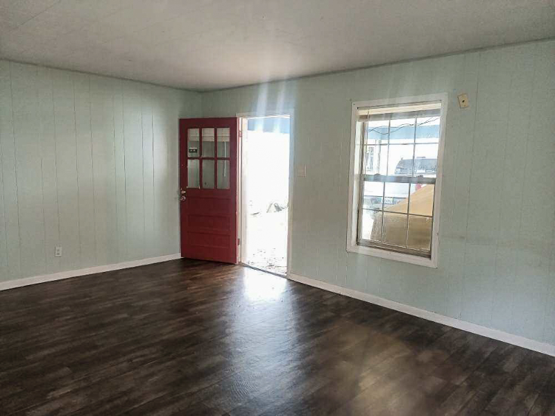 416 1/2 S Avenue J - Photo 6 of 12