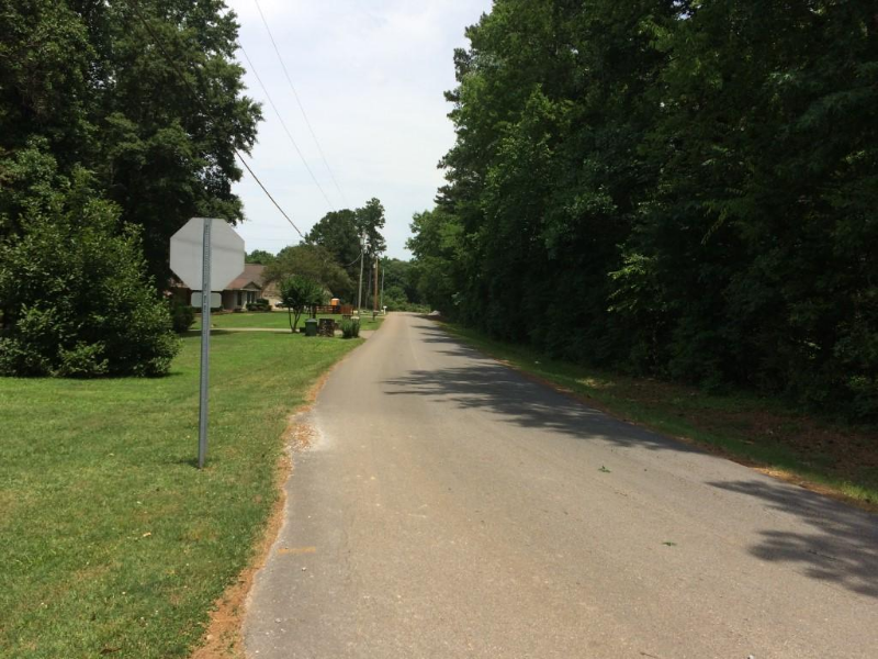207 Martin Dr - Photo 3 of 15