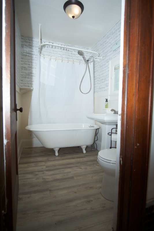 1142 Doty St - Photo 2 of 10