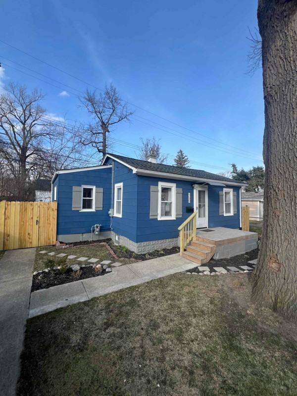 150 W Harry Ave - Photo 2 of 14