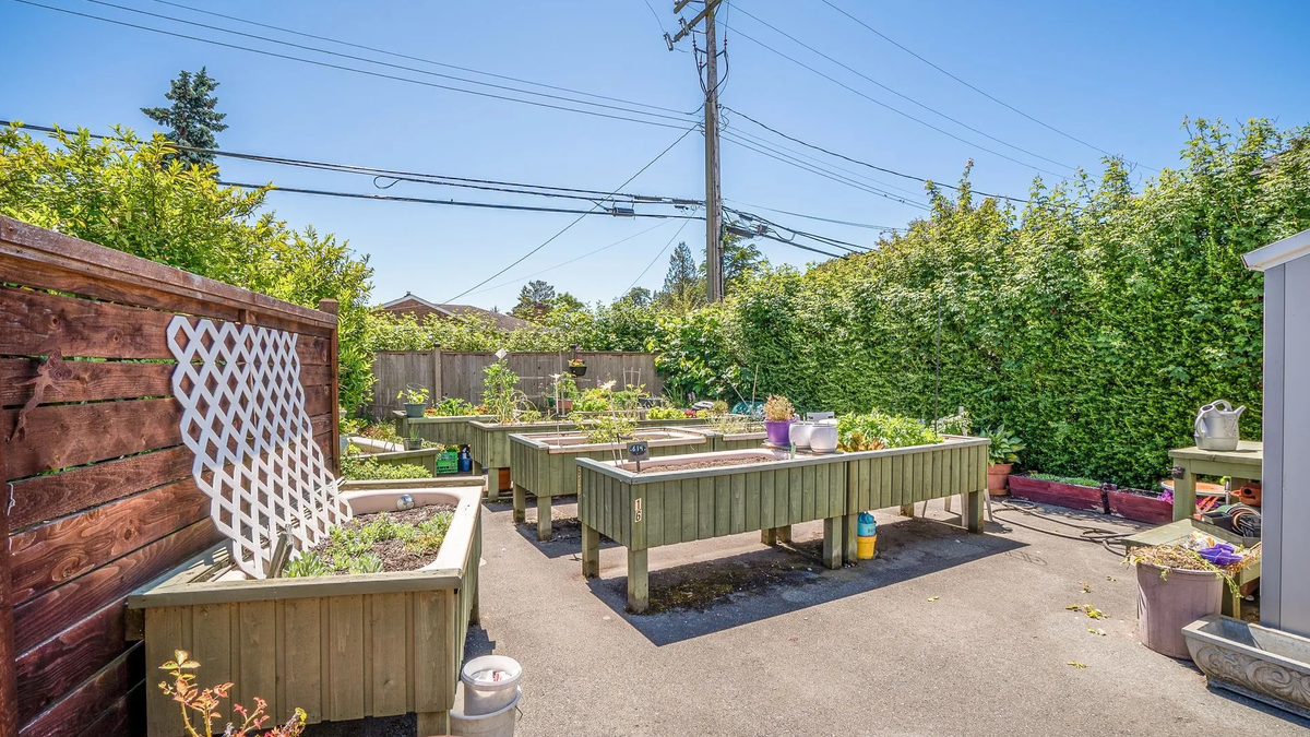 Fraser Tolmie Apartments 1701 Cedar Hill Cross Rd, Saanich, BC V8P 2P9 Zumper