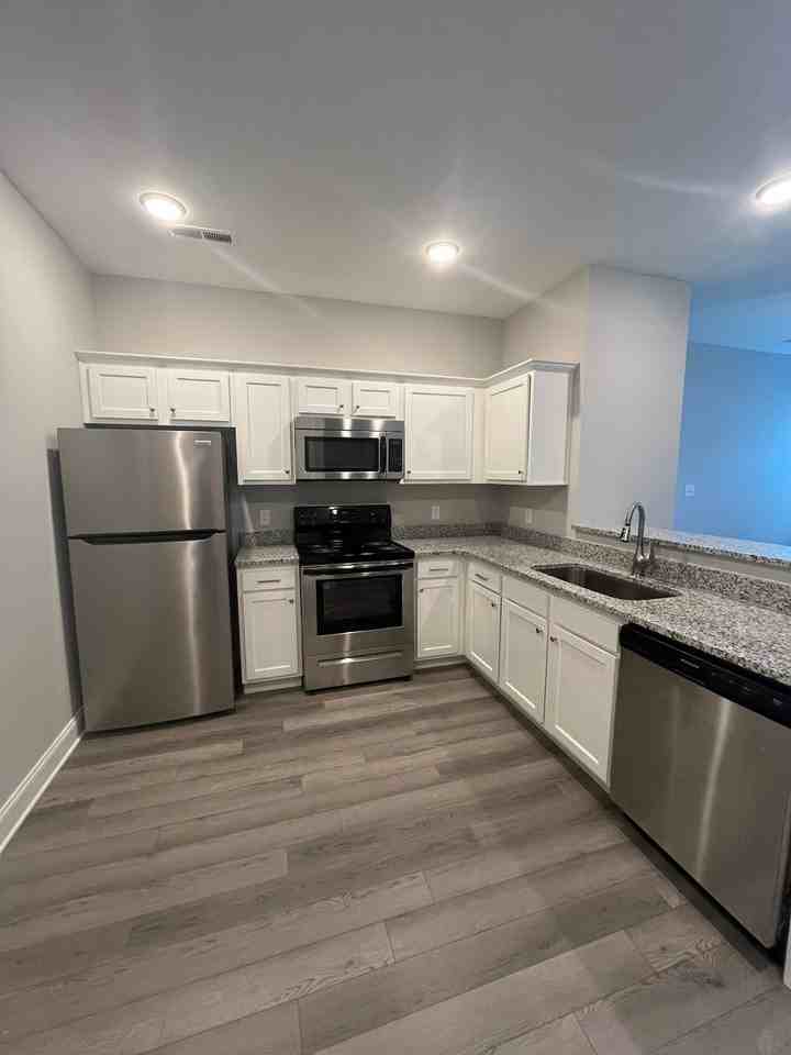 Hillview Flats - Photo 4 of 22