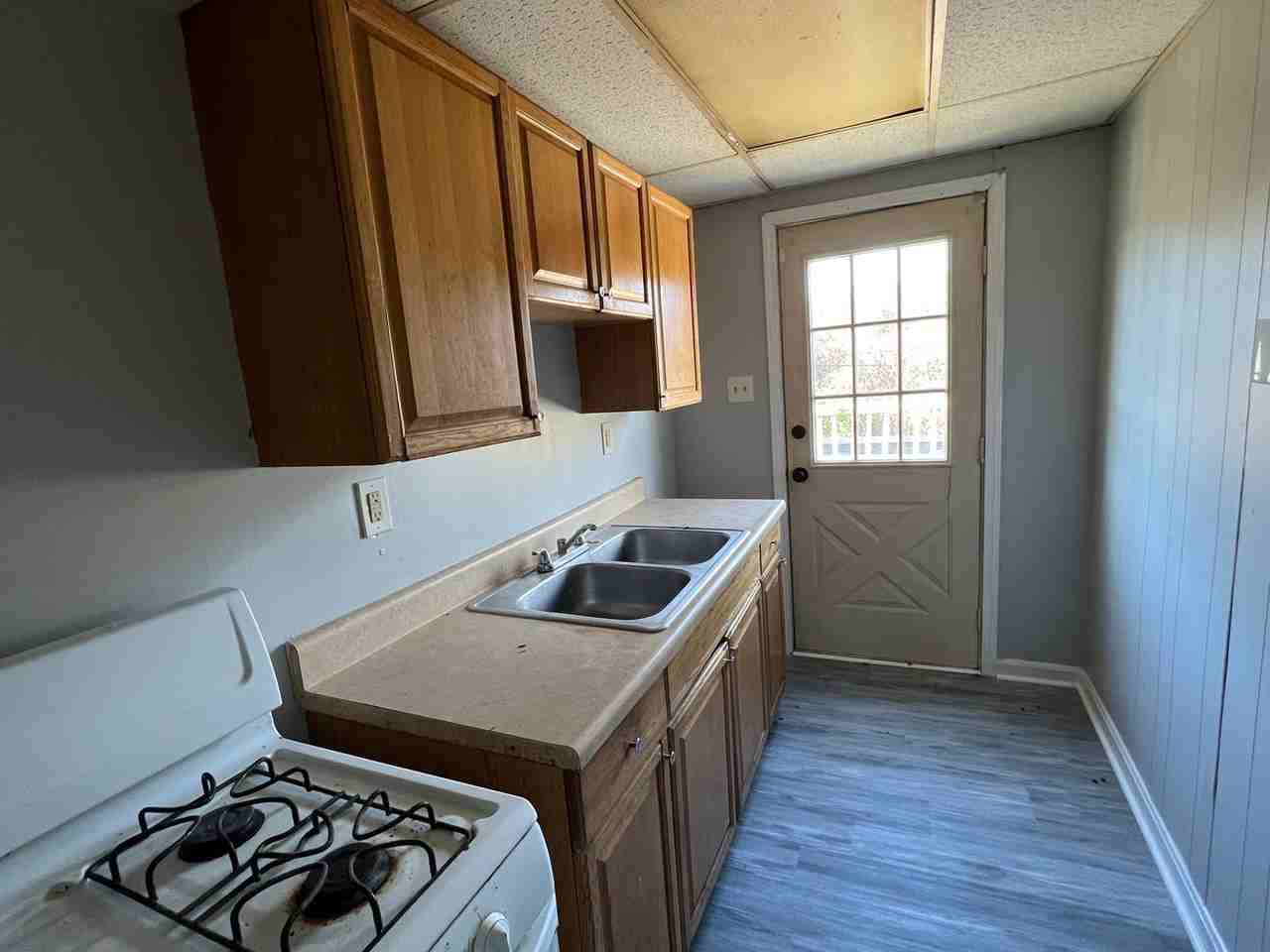 705 McGowan Ave - Photo 2 of 9