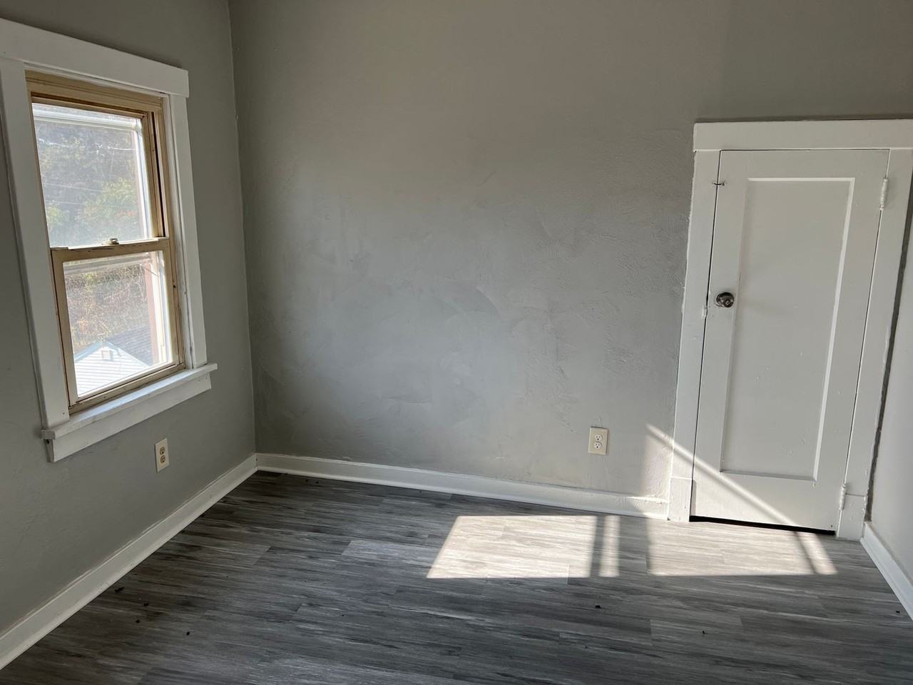 705 McGowan Ave - Photo 3 of 9