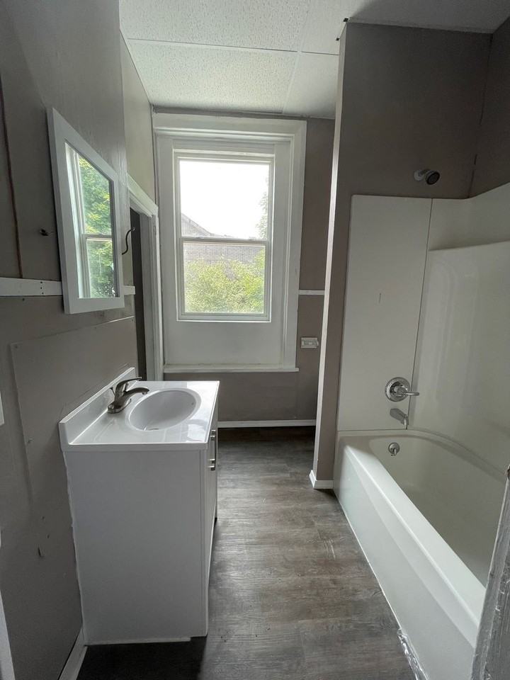 402 Pine Street - Photo 3 of 10