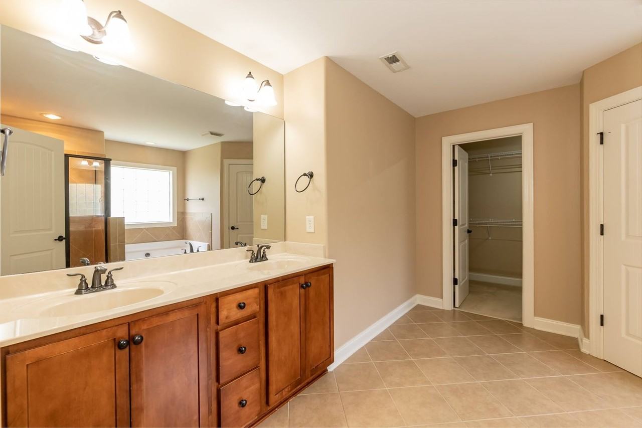 913 Steelhorse Dr - Photo 2 of 22