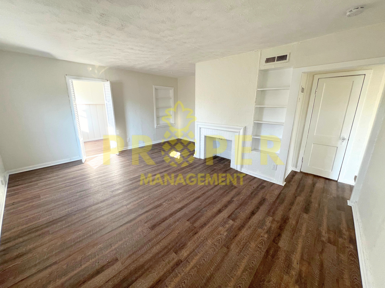 1402 Shaftesbury Rd - Photo 2 of 9